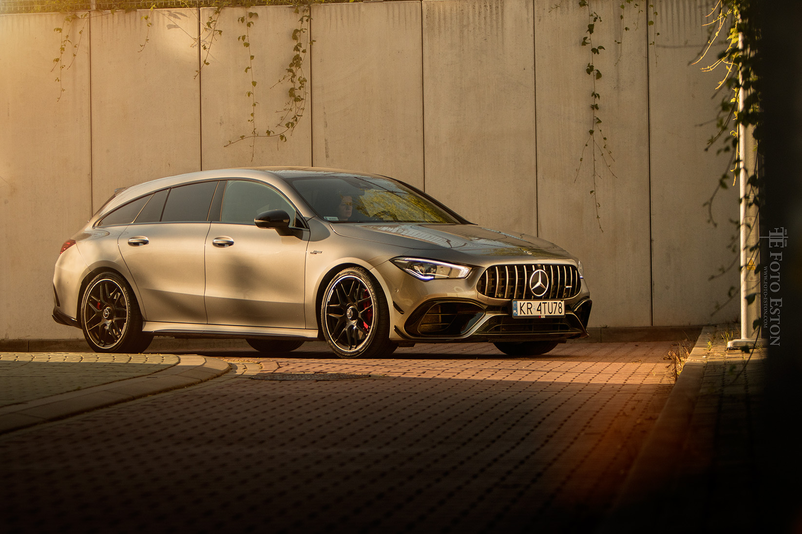 Fotografia motoryzacyjna Kraków - Mercedes - Benz CLA 45s AMG w plenerze jak i w studio.